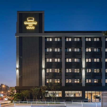 Kindness Day Hotel Тайнань Екстер'єр фото